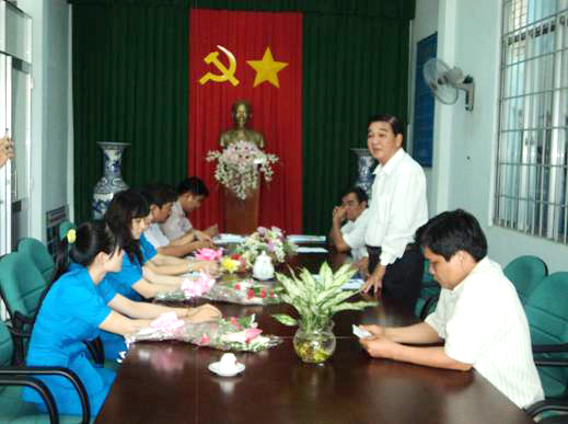 Ông Trần Hoàng Diệu - Chủ tịch Liên hiệp Hội phát biểu tại buổi họp mặt.